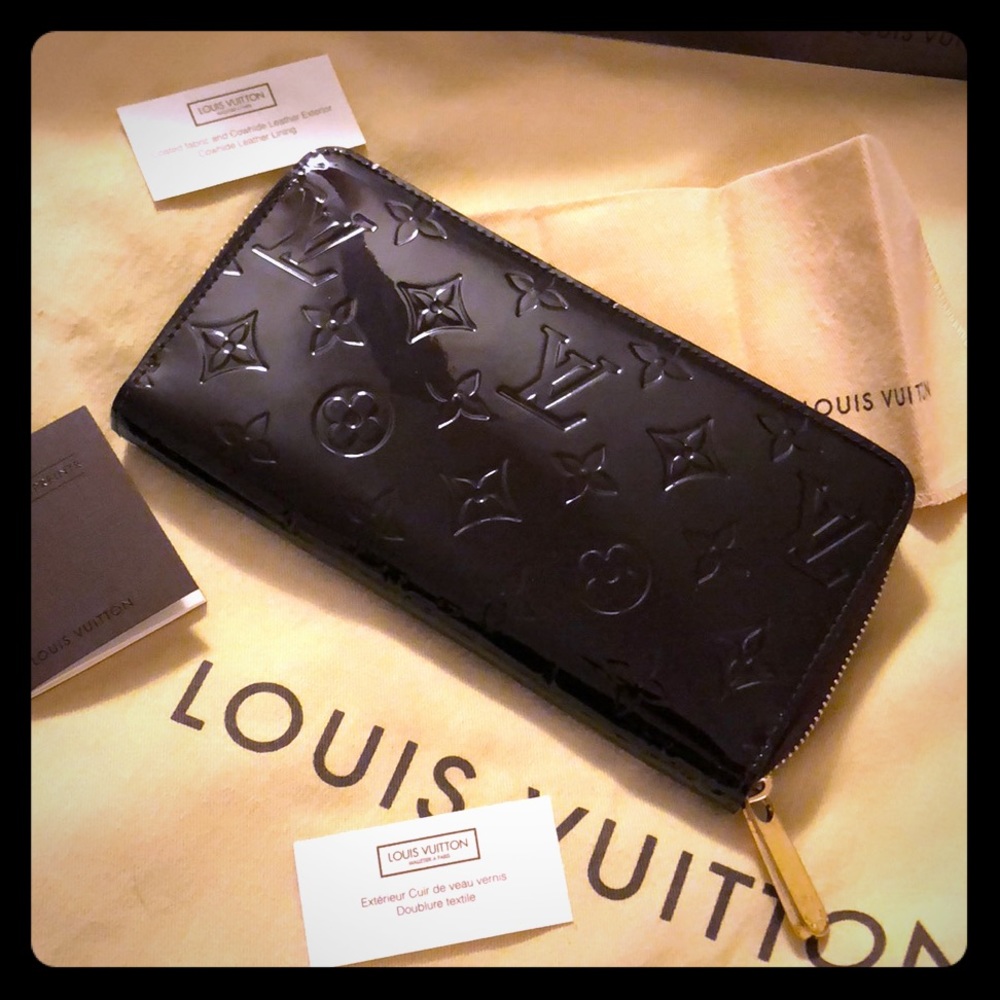 Louis Vuitton Zippy Wallet Monogram Vernis CA5114